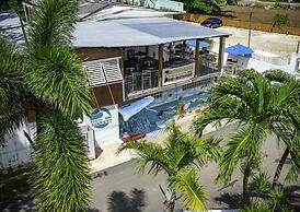 Casa Verde Hotel - Steps to the Beach | Pool, Restaurant & Bar