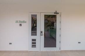 Casa Verde Hotel - Steps to the Beach | Pool, Restaurant & Bar