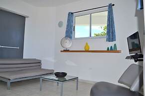 Casa Verde Hotel - Steps to the Beach | Pool, Restaurant & Bar