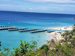 Casa Verde Hotel - Steps to the Beach | Pool, Restaurant & Bar