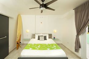 Casa Verde Hotel - Steps to the Beach | Pool, Restaurant & Bar