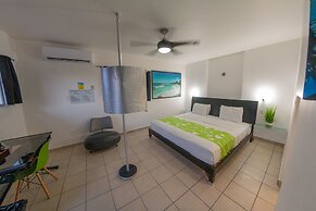 Casa Verde Hotel - Steps to the Beach | Pool, Restaurant & Bar