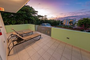 Casa Verde Hotel - Steps to the Beach | Pool, Restaurant & Bar