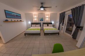 Casa Verde Hotel - Steps to the Beach | Pool, Restaurant & Bar