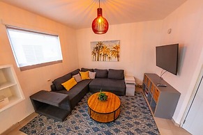 Casa Verde Hotel - Steps to the Beach | Pool, Restaurant & Bar