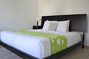 Casa Verde Hotel - Steps to the Beach | Pool, Restaurant & Bar