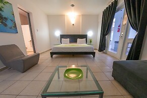 Casa Verde Hotel - Steps to the Beach | Pool, Restaurant & Bar