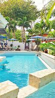 Casa Verde Hotel - Steps to the Beach | Pool, Restaurant & Bar