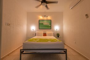 Casa Verde Hotel - Steps to the Beach | Pool, Restaurant & Bar