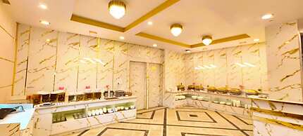 Foxoso Taj View Hotel