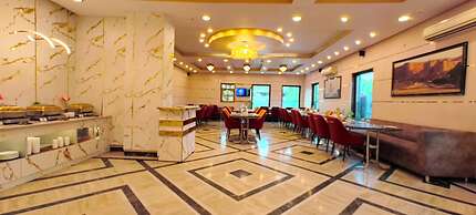Foxoso Taj View Hotel
