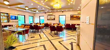 Foxoso Taj View Hotel