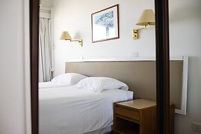 Sun Hall Beach Hotel Apts.