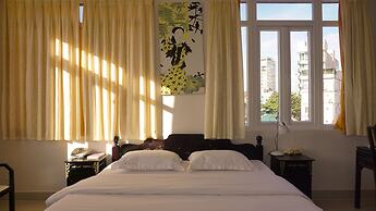 Hue Nino Hotel