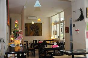 Hue Nino Hotel