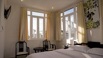 Hue Nino Hotel