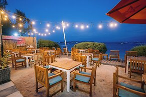 Tír na nÓg Beachfront Resort