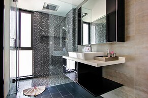 Absolute Twin Sands Resort & Spa