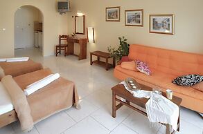 Belussi Beach Hotel & Suites