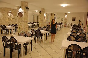 Hilltop Hotel