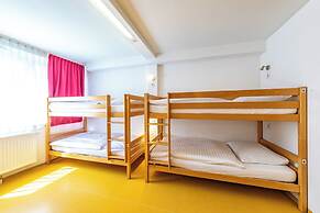 A&T Hotel & Hostel