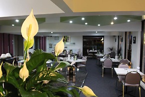 Golden West Motor Inn