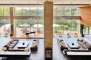 Rolling Hills Hotel