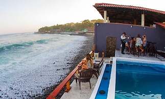 Ast Surf Hotel