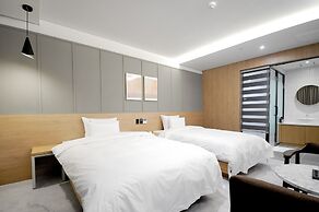 Hound Hotel Gijang