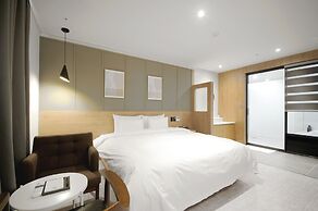 Hound Hotel Gijang