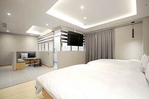Hound Hotel Gijang