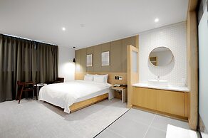 Hound Hotel Gijang