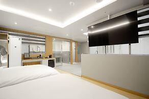 Hound Hotel Gijang