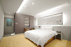 Hound Hotel Gijang