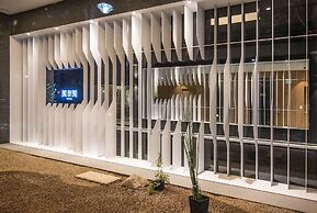 Blo By Blo Hotel
