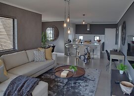 Waters Edge 521