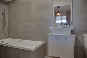 Waters Edge 521
