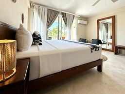 Noah Beach Hotel & Suites