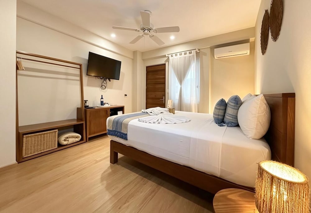 Noah Beach Hotel & Suites
