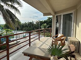 Noah Beach Hotel & Suites