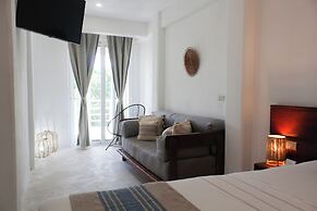 Noah Beach Hotel & Suites