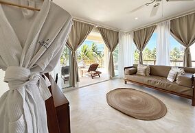 Noah Beach Hotel & Suites