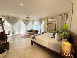 Noah Beach Hotel & Suites