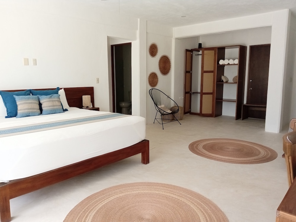 Noah Beach Hotel & Suites