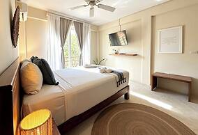 Noah Beach Hotel & Suites