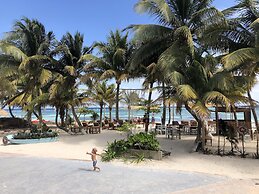 Noah Beach Hotel & Suites