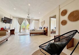 Noah Beach Hotel & Suites