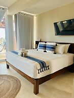 Noah Beach Hotel & Suites
