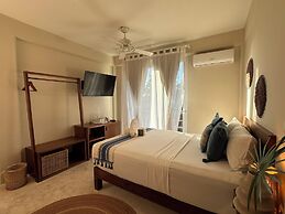 Noah Beach Hotel & Suites
