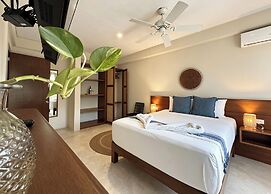 Noah Beach Hotel & Suites